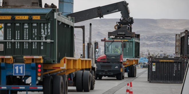 Puerto de Arica avanza en modelo operacional para manejo de minerales